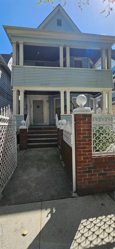 627 E 32nd Street Brooklyn NY 11210
