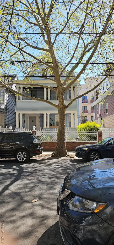 627 E 32nd Street Brooklyn NY 11210