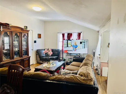 138 W Kingsbridge Road Mount Vernon NY 10550