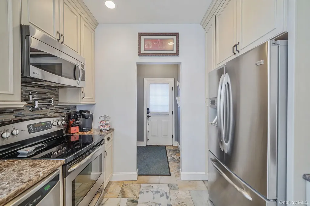 24 Embassy Road Selden NY 11784