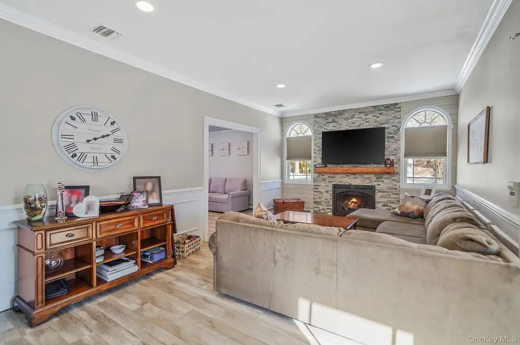 24 Embassy Road Selden NY 11784