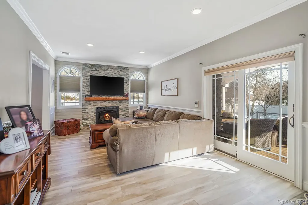 24 Embassy Road Selden NY 11784