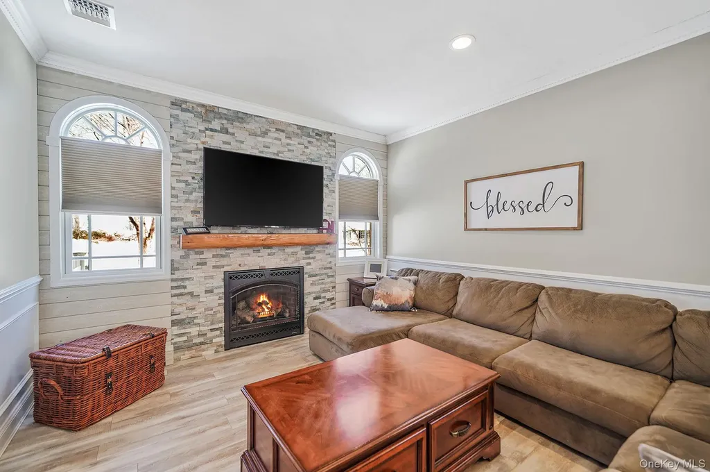 24 Embassy Road Selden NY 11784