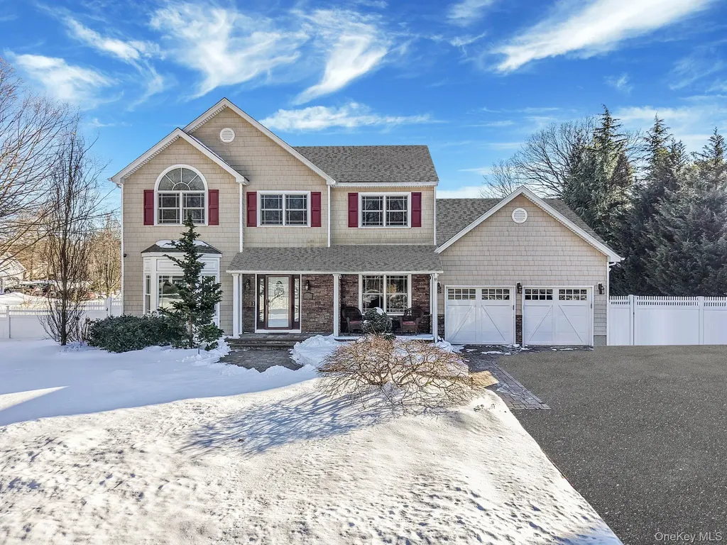 24 Embassy Road Selden NY 11784
