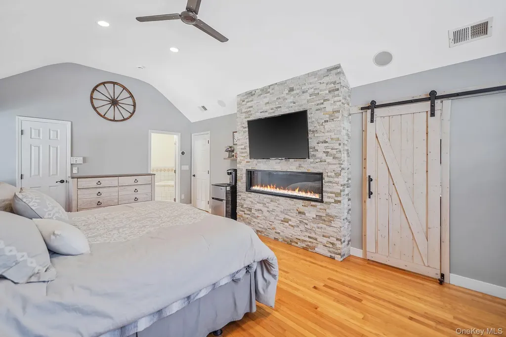 24 Embassy Road Selden NY 11784