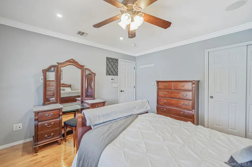 24 Embassy Road Selden NY 11784