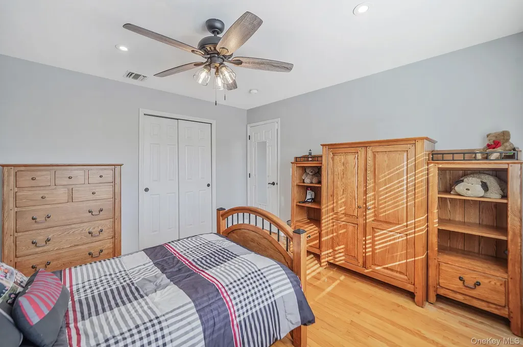 24 Embassy Road Selden NY 11784