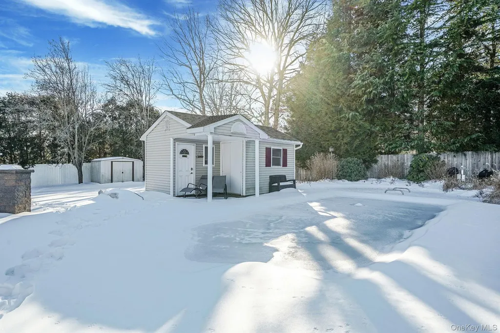 24 Embassy Road Selden NY 11784
