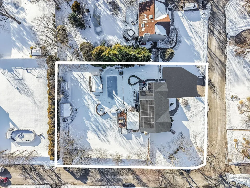 24 Embassy Road Selden NY 11784