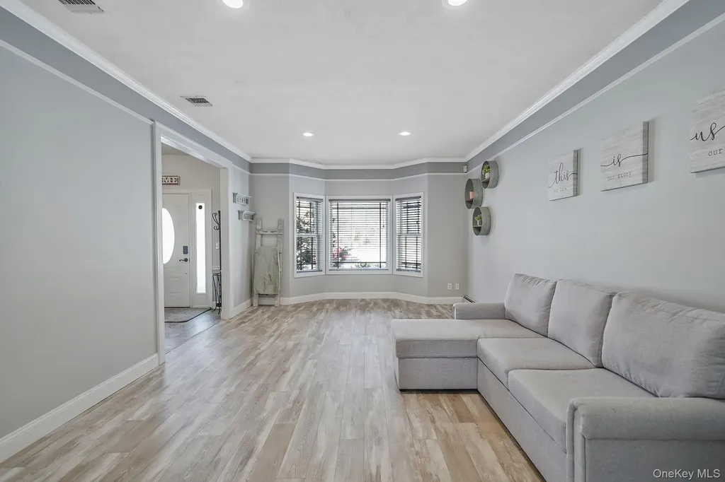 24 Embassy Road Selden NY 11784