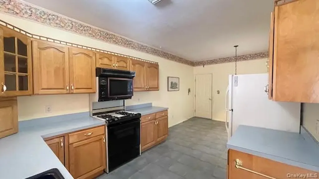28 Willow Ridge Drive Smithtown NY 11787