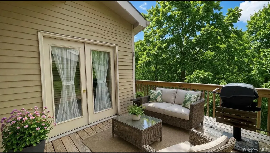 28 Willow Ridge Drive Smithtown NY 11787