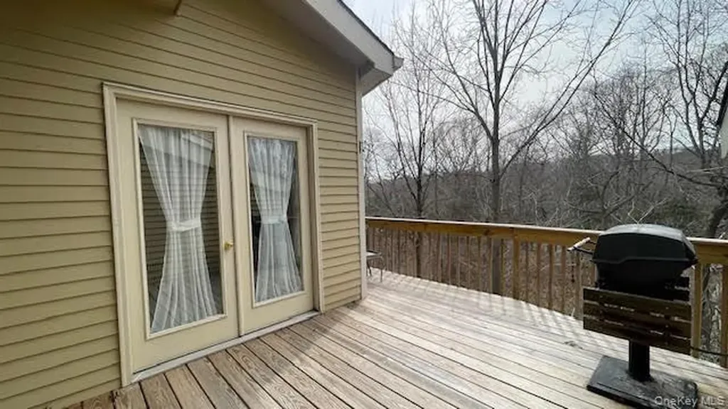 28 Willow Ridge Drive Smithtown NY 11787