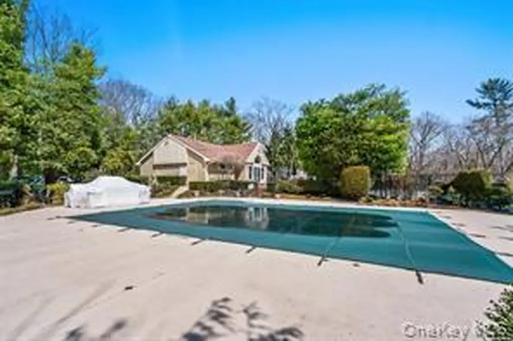 28 Willow Ridge Drive Smithtown NY 11787