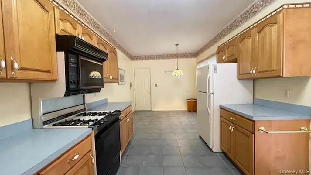 28 Willow Ridge Drive Smithtown NY 11787