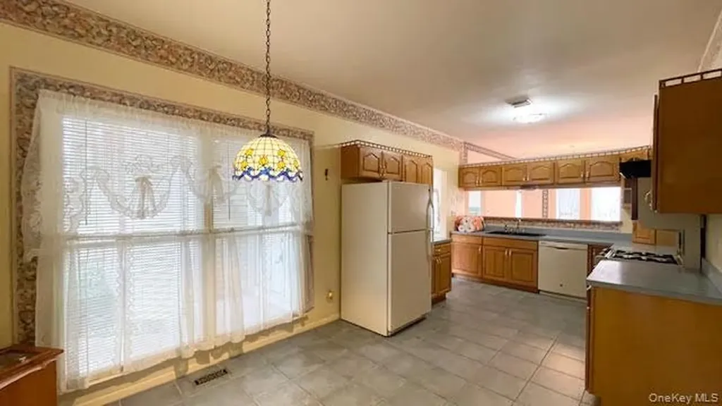 28 Willow Ridge Drive Smithtown NY 11787