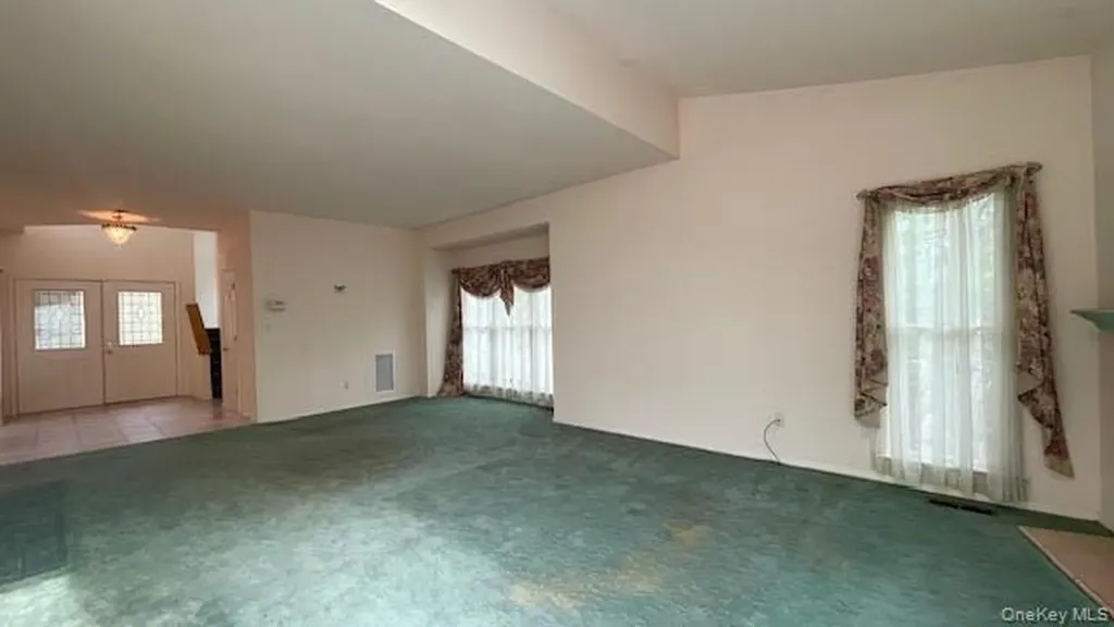 28 Willow Ridge Drive Smithtown NY 11787