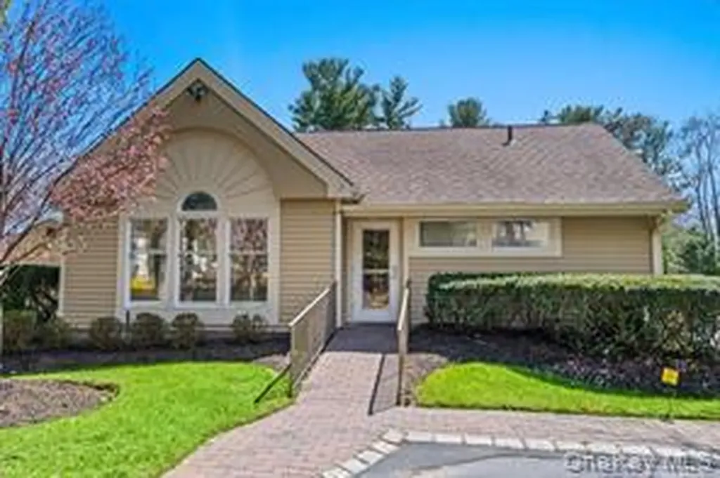 28 Willow Ridge Drive Smithtown NY 11787