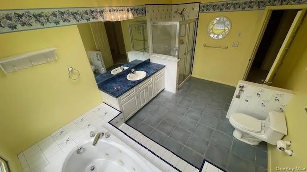 28 Willow Ridge Drive Smithtown NY 11787