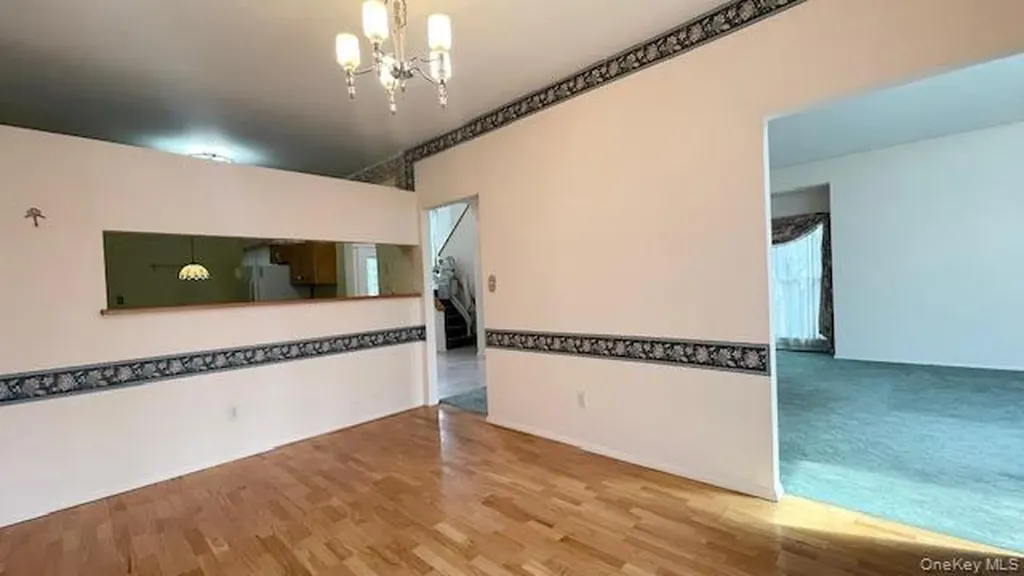 28 Willow Ridge Drive Smithtown NY 11787