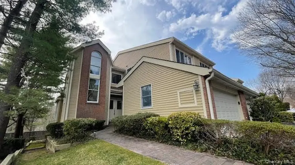 28 Willow Ridge Drive Smithtown NY 11787