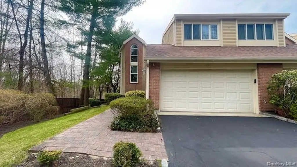 28 Willow Ridge Drive Smithtown NY 11787