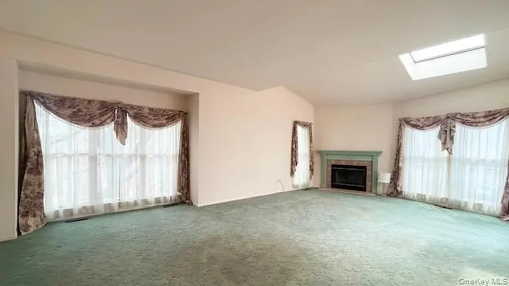 28 Willow Ridge Drive Smithtown NY 11787