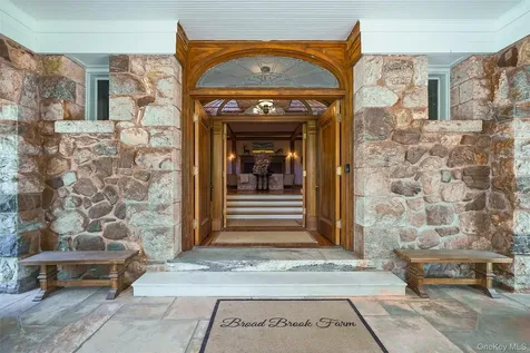 111 Stone Bridge Lane Bedford Hills NY 10507