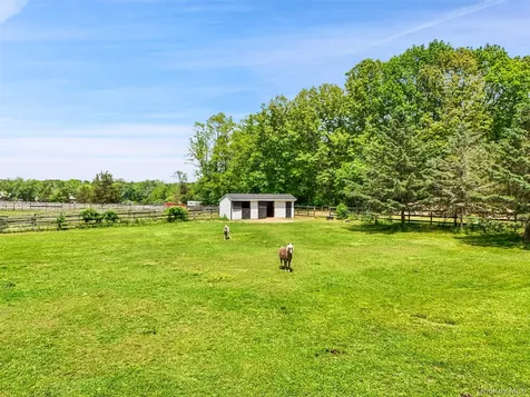 111 Stone Bridge Lane Bedford Hills NY 10507