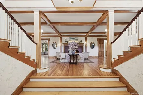 111 Stone Bridge Lane Bedford Hills NY 10507