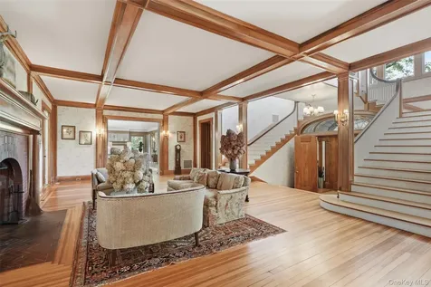 111 Stone Bridge Lane Bedford Hills NY 10507