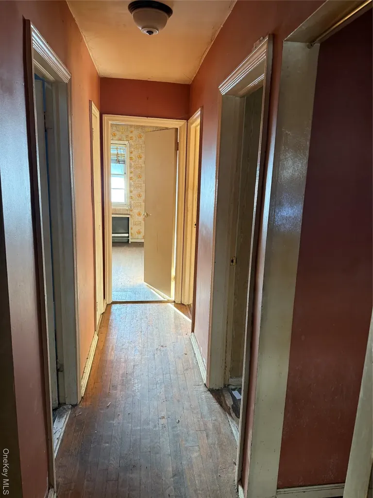 3832 215th Place Bayside NY 11361
