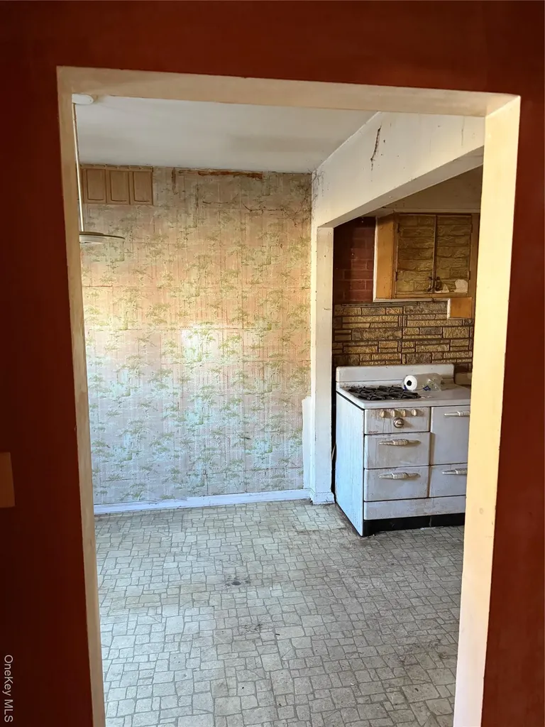 3832 215th Place Bayside NY 11361