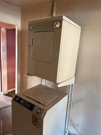 3832 215th Place Bayside NY 11361
