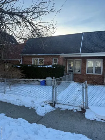 3832 215th Place Bayside NY 11361