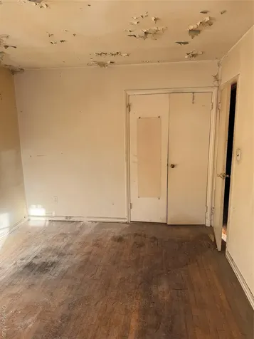 3832 215th Place Bayside NY 11361