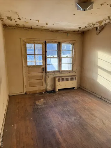 3832 215th Place Bayside NY 11361