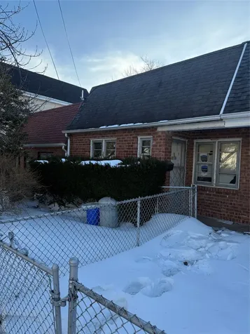 3832 215th Place Bayside NY 11361