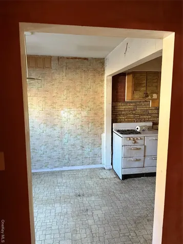 3832 215th Place Bayside NY 11361