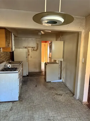 3832 215th Place Bayside NY 11361
