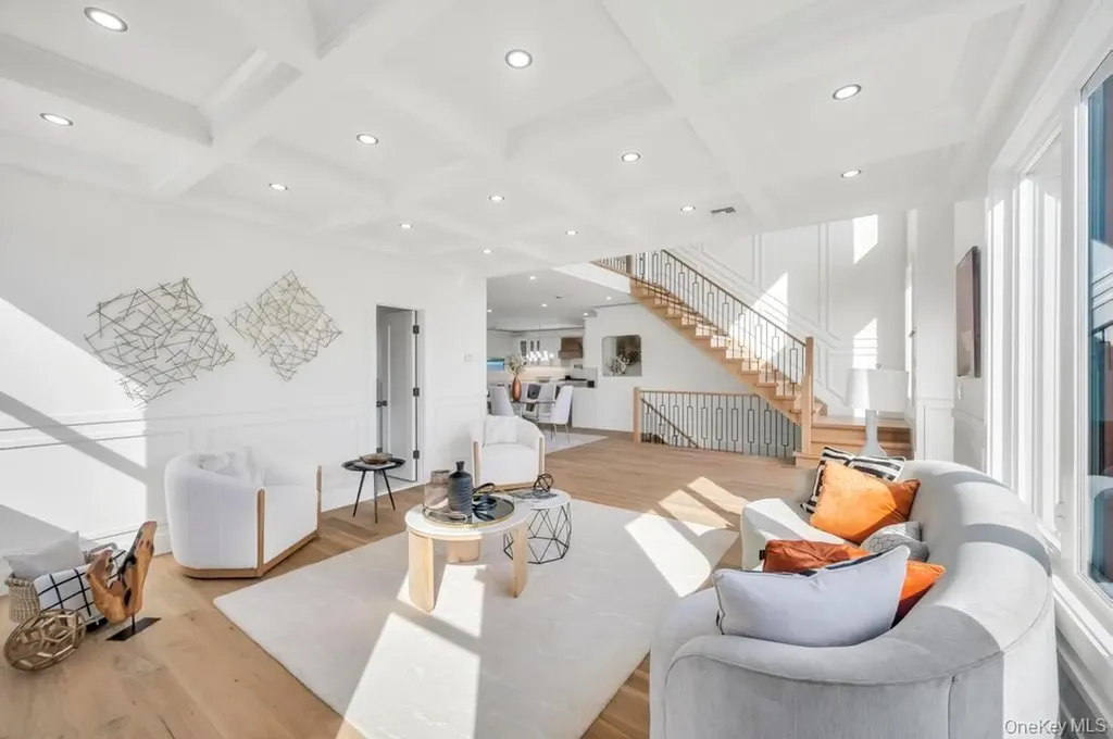 43 W Cabot Lane Westbury NY 11590