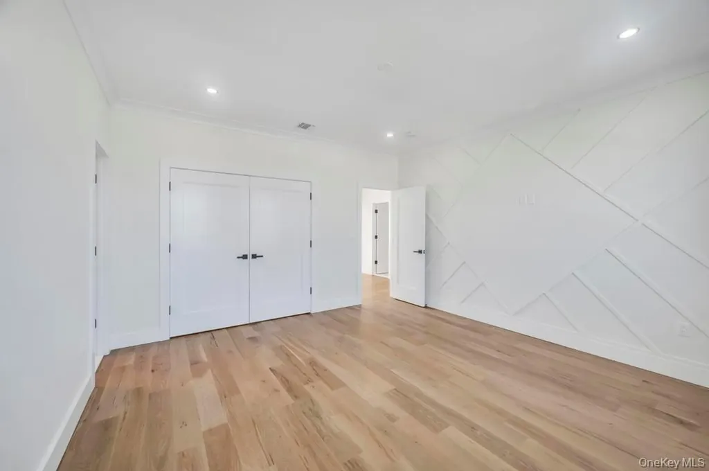 43 W Cabot Lane Westbury NY 11590