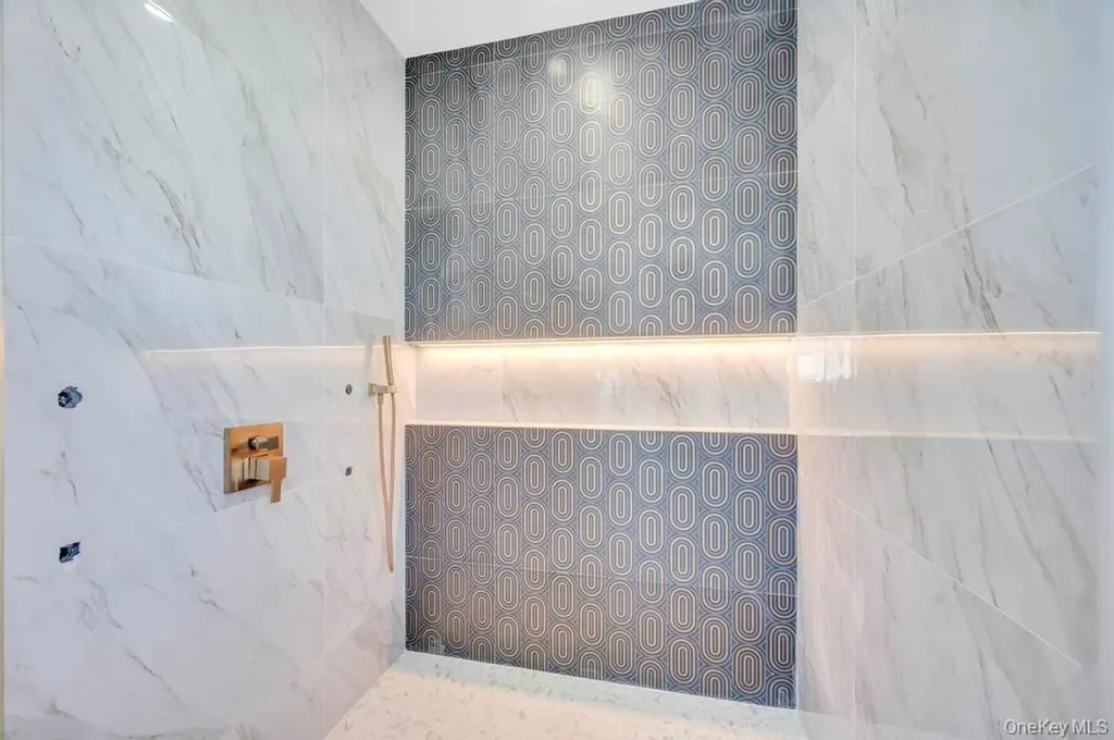 43 W Cabot Lane Westbury NY 11590