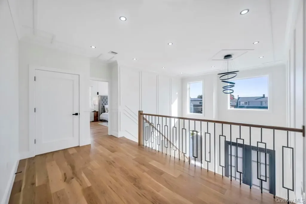 43 W Cabot Lane Westbury NY 11590