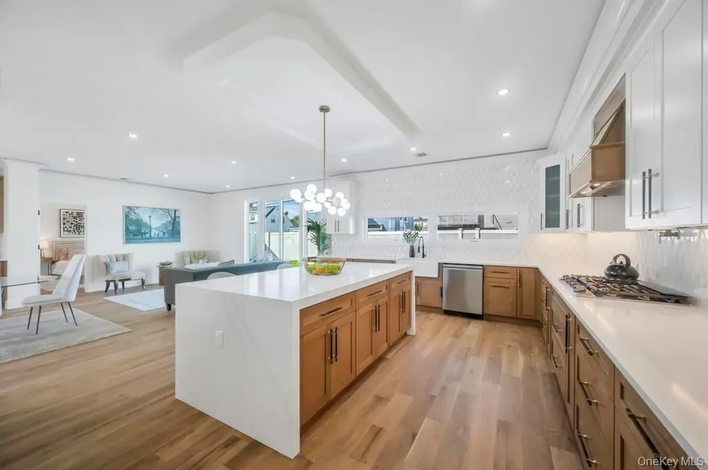 43 W Cabot Lane Westbury NY 11590