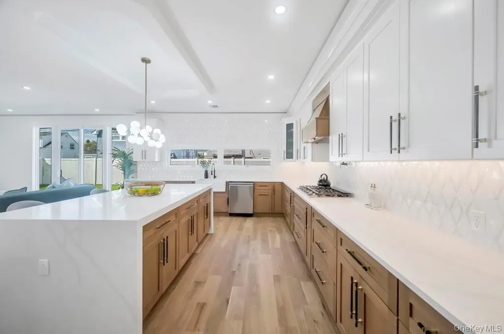 43 W Cabot Lane Westbury NY 11590