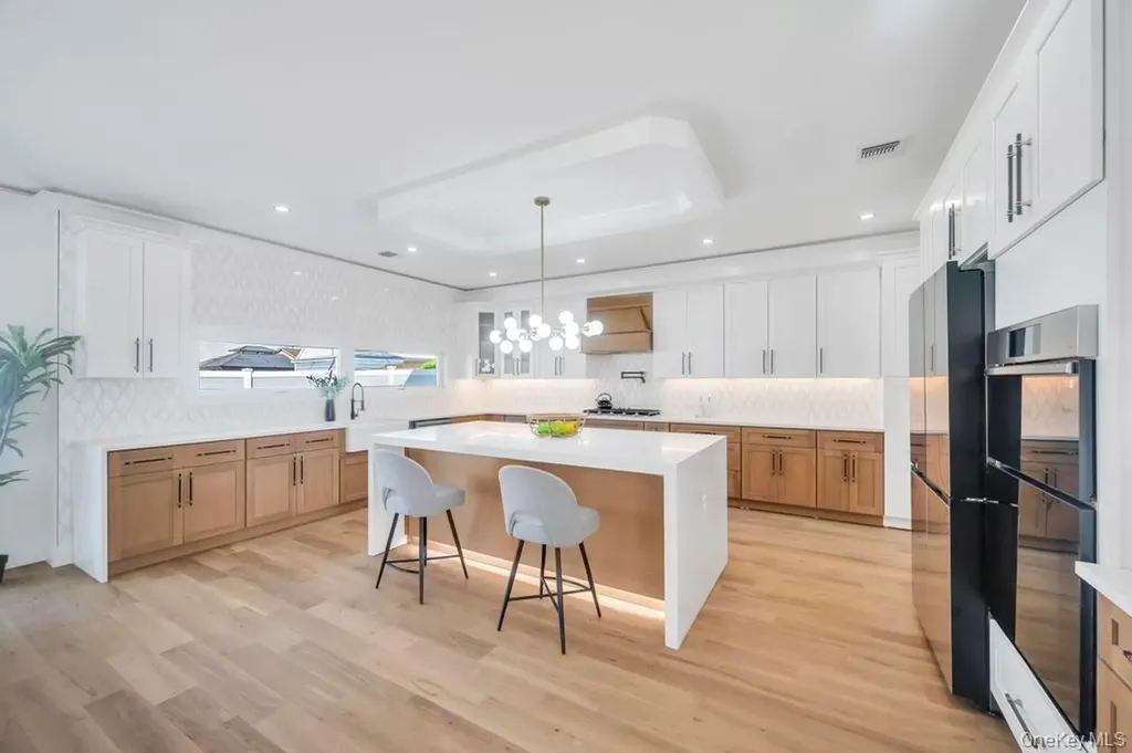 43 W Cabot Lane Westbury NY 11590