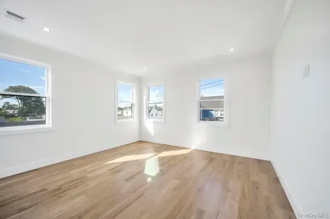 43 W Cabot Lane Westbury NY 11590