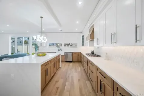 43 W Cabot Lane Westbury NY 11590