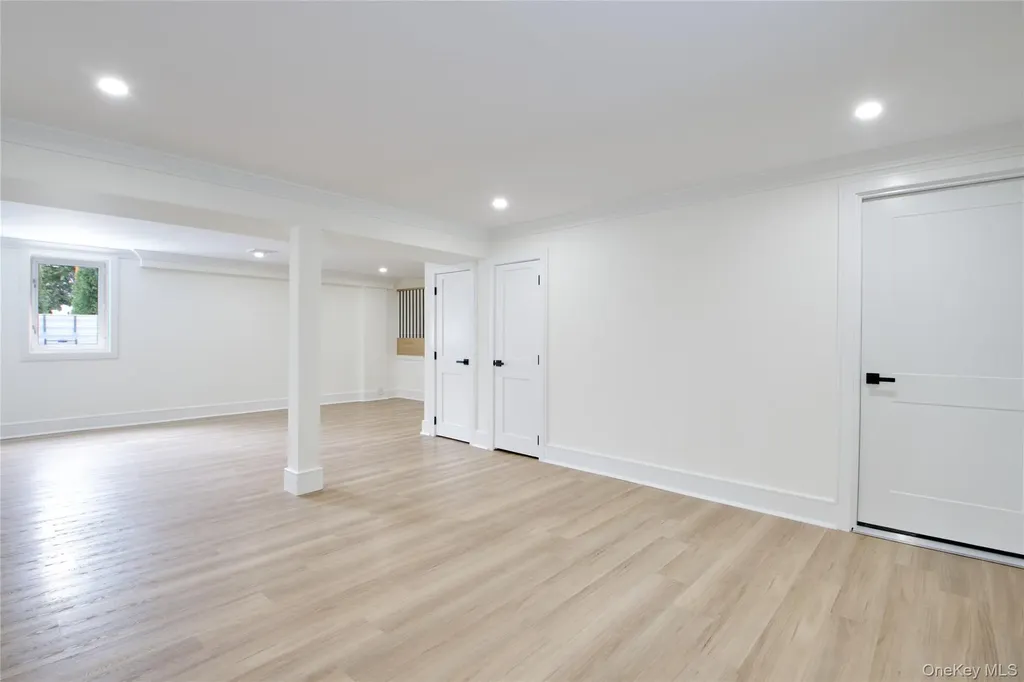 30 4th Street Manhasset NY 11030